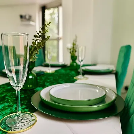 Cinema Lounge 2bed Centre Free Parking Апартаменти *