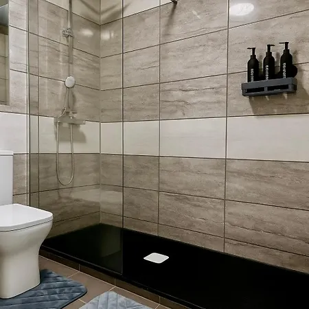 Апартаменти Cinema Lounge 2bed Centre Free Parking