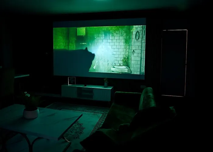 Апартаменти Cinema Lounge 2bed Centre Free Parking Лідс